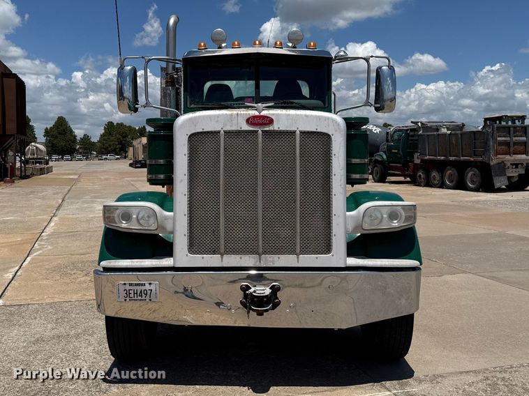 image for item FC4023 2016 Peterbilt 389 semi truck