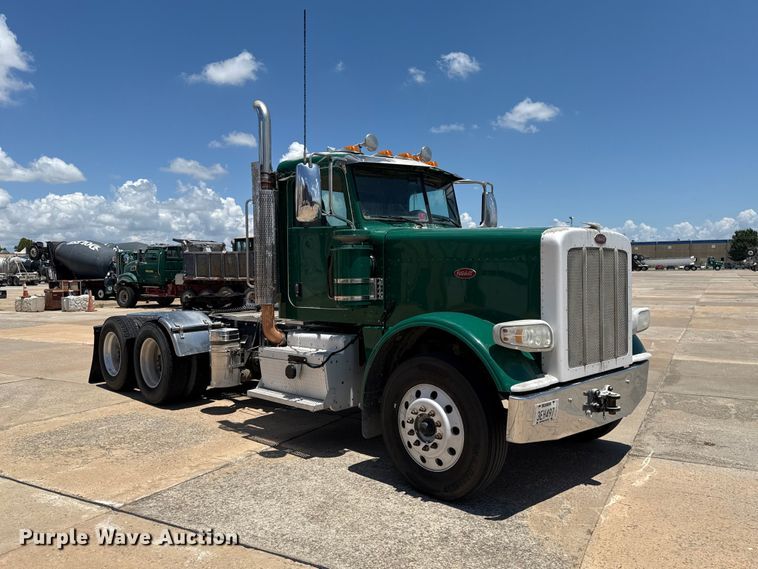 image for item FC4023 2016 Peterbilt 389 semi truck