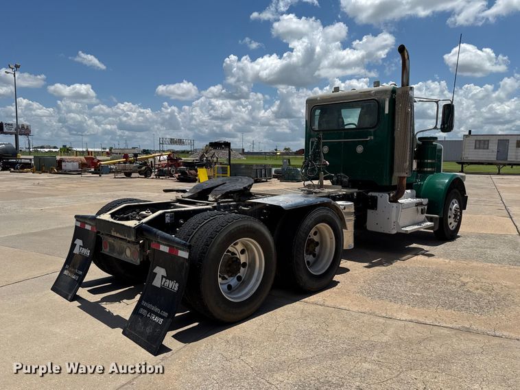 image for item FC4023 2016 Peterbilt 389 semi truck