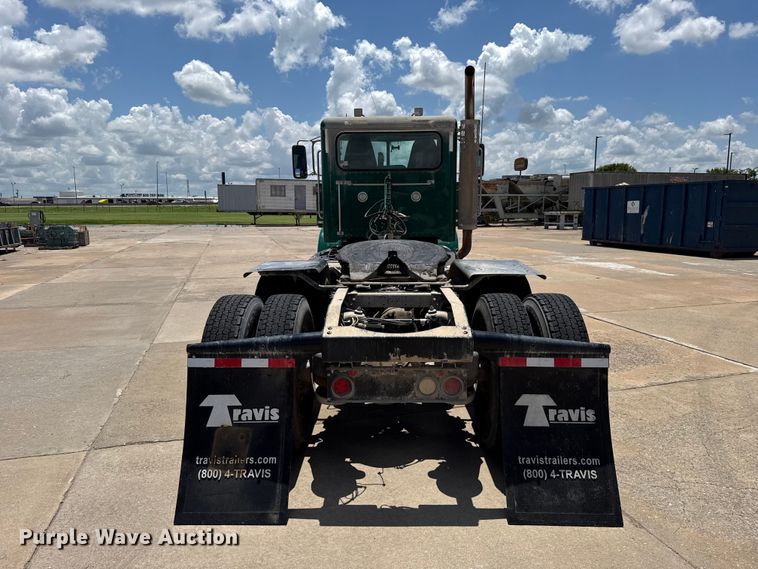 image for item FC4023 2016 Peterbilt 389 semi truck