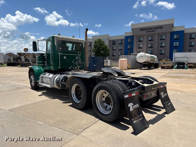 image for item FC4023 2016 Peterbilt 389 semi truck
