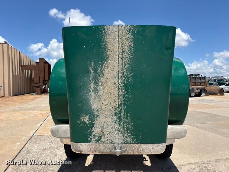image for item FC4023 2016 Peterbilt 389 semi truck
