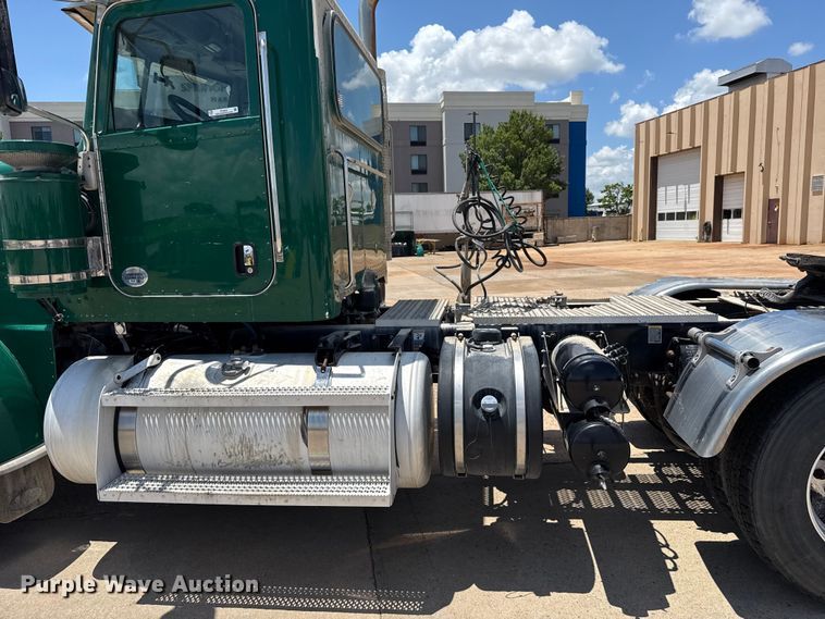 image for item FC4023 2016 Peterbilt 389 semi truck