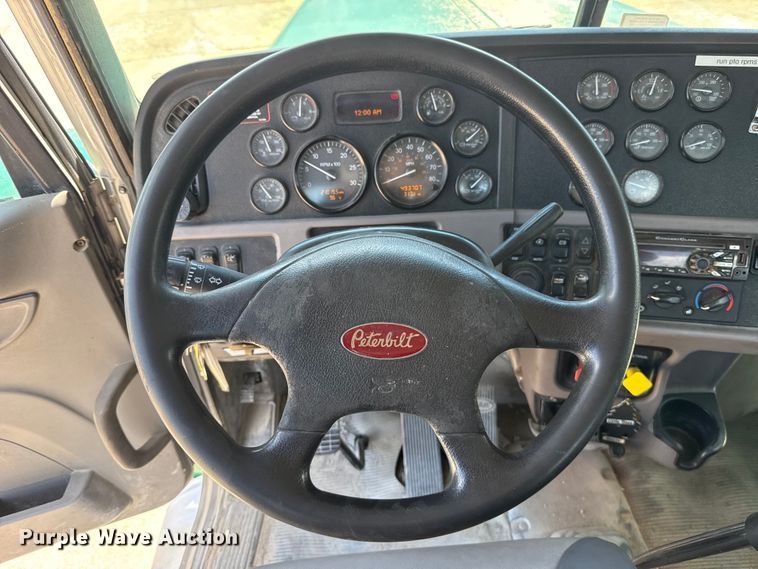 image for item FC4023 2016 Peterbilt 389 semi truck