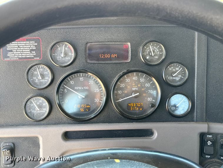 image for item FC4023 2016 Peterbilt 389 semi truck