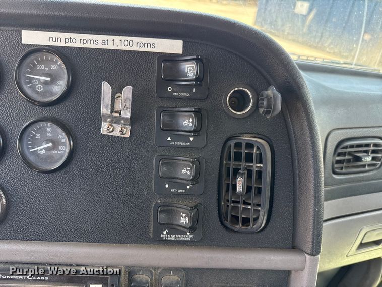 image for item FC4023 2016 Peterbilt 389 semi truck