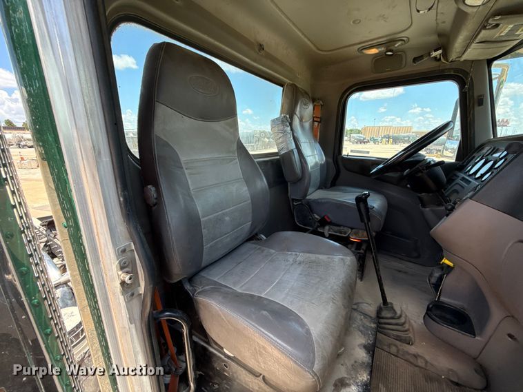 image for item FC4023 2016 Peterbilt 389 semi truck