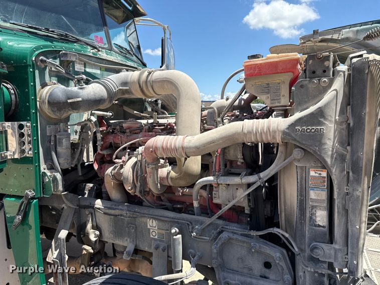 image for item FC4023 2016 Peterbilt 389 semi truck