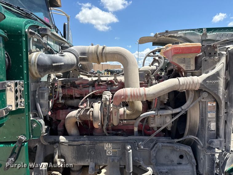 image for item FC4023 2016 Peterbilt 389 semi truck