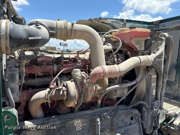 image for item FC4023 2016 Peterbilt 389 semi truck