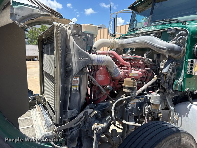 image for item FC4023 2016 Peterbilt 389 semi truck