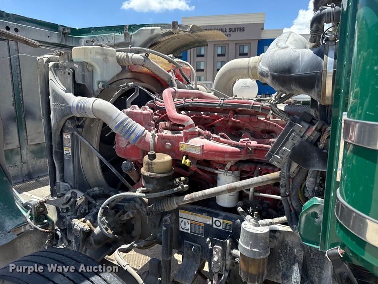 image for item FC4023 2016 Peterbilt 389 semi truck