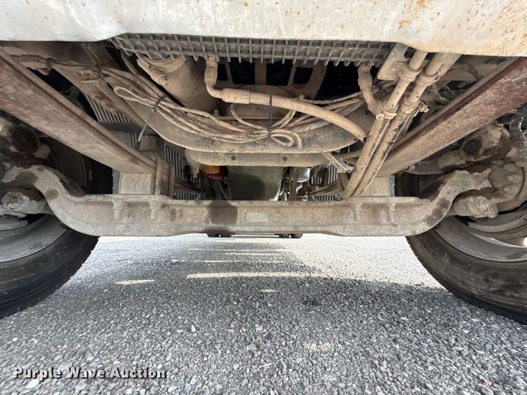 image for item FC4081 2015 Volvo VHD semi truck