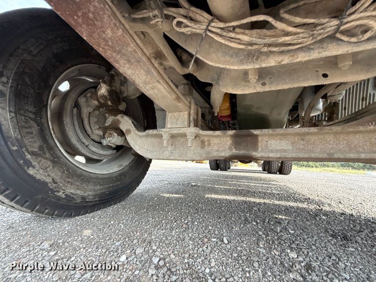 image for item FC4081 2015 Volvo VHD semi truck