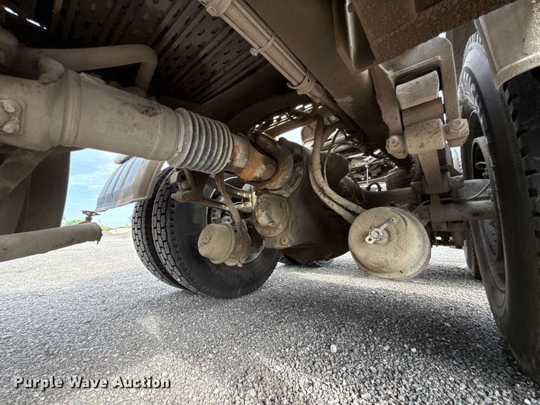 image for item FC4081 2015 Volvo VHD semi truck