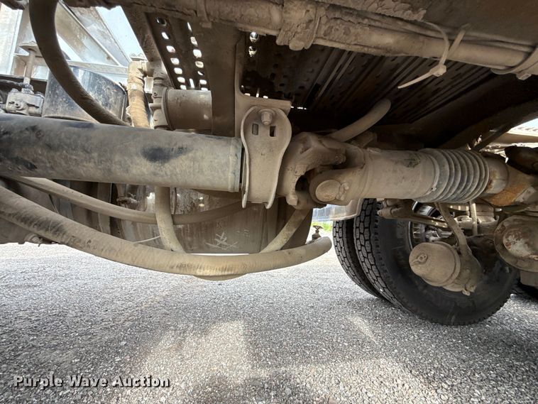 image for item FC4081 2015 Volvo VHD semi truck