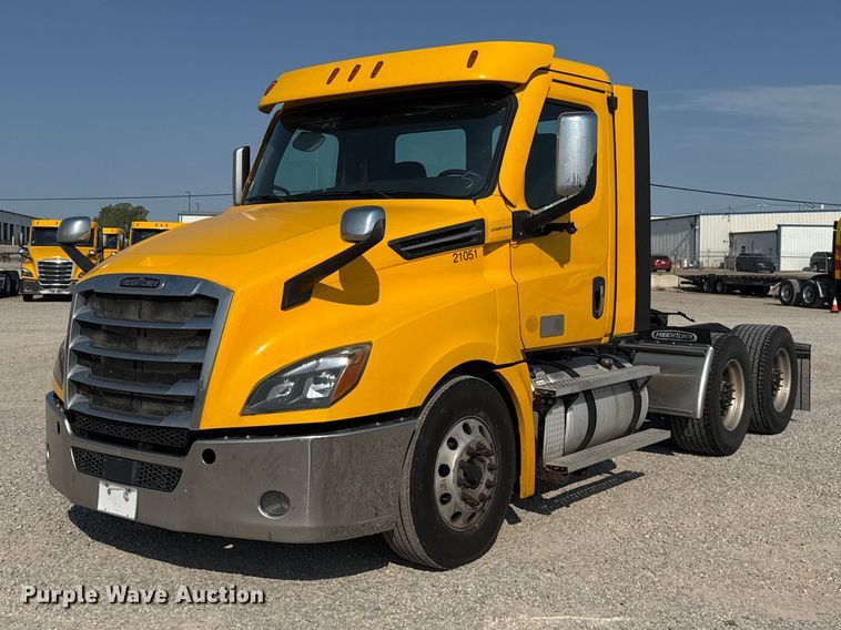 2021 Freightliner Cascadia 126 semi truck