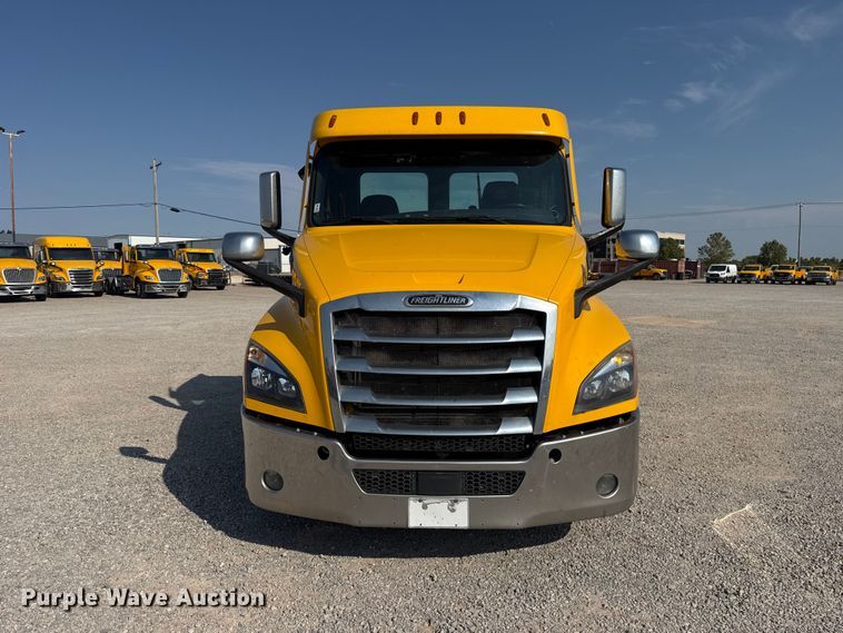 image for item FC4141 2021 Freightliner Cascadia 126 semi truck