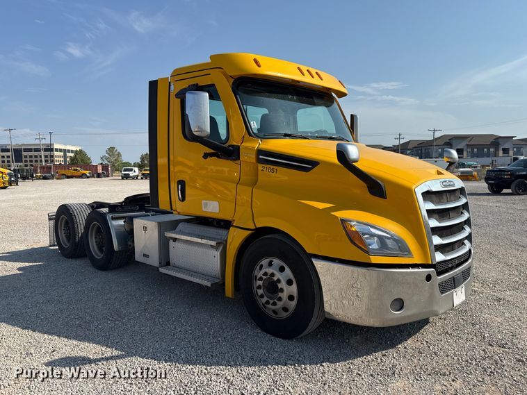 image for item FC4141 2021 Freightliner Cascadia 126 semi truck