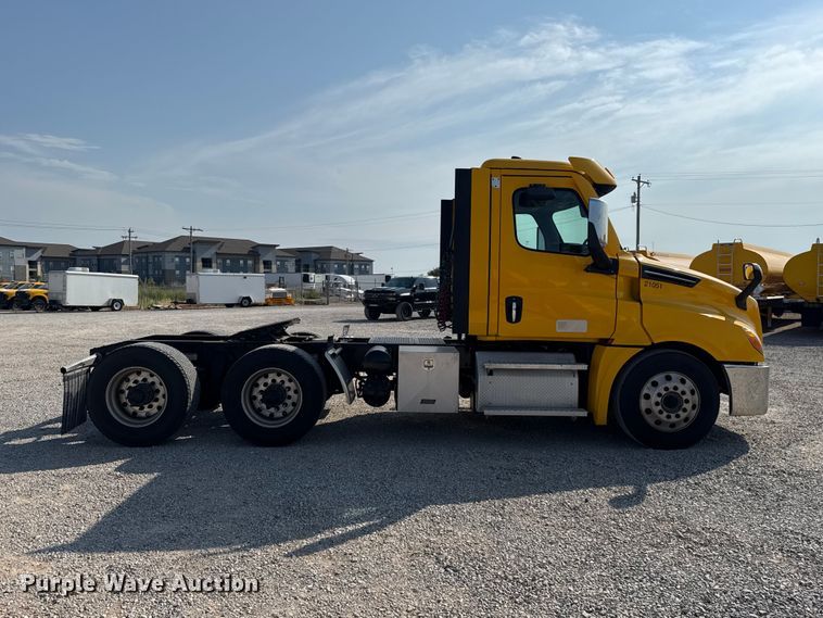 image for item FC4141 2021 Freightliner Cascadia 126 semi truck