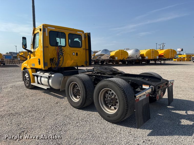 image for item FC4141 2021 Freightliner Cascadia 126 semi truck