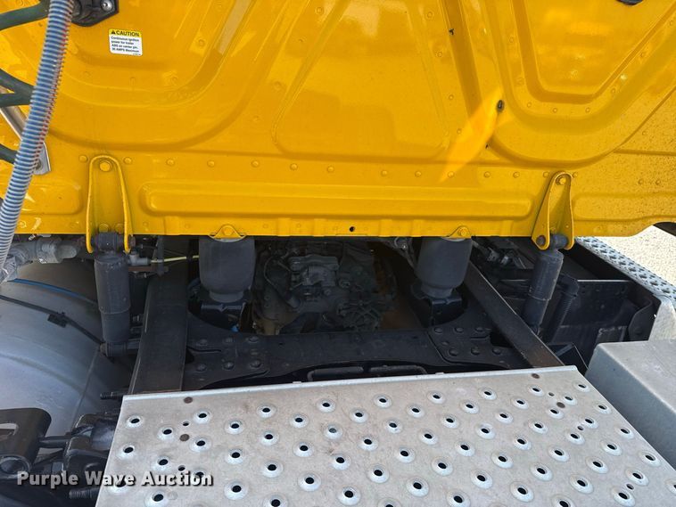 image for item FC4141 2021 Freightliner Cascadia 126 semi truck
