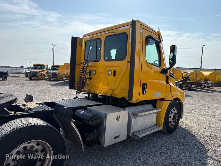 image for item FC4141 2021 Freightliner Cascadia 126 semi truck