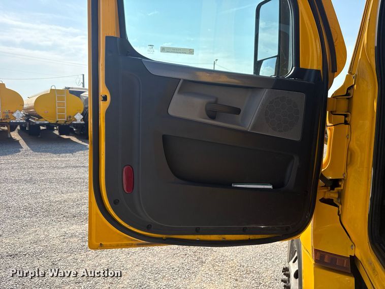 image for item FC4141 2021 Freightliner Cascadia 126 semi truck