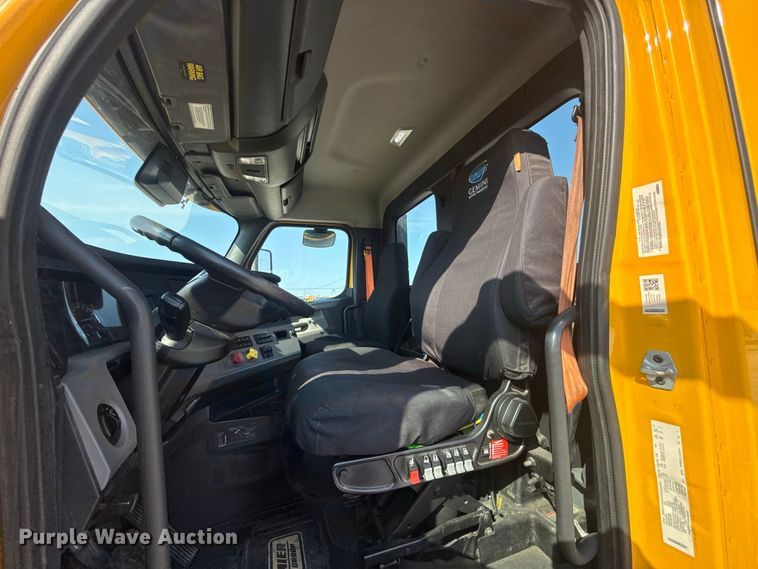 image for item FC4141 2021 Freightliner Cascadia 126 semi truck
