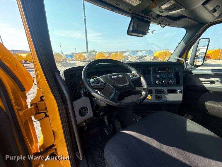 image for item FC4141 2021 Freightliner Cascadia 126 semi truck