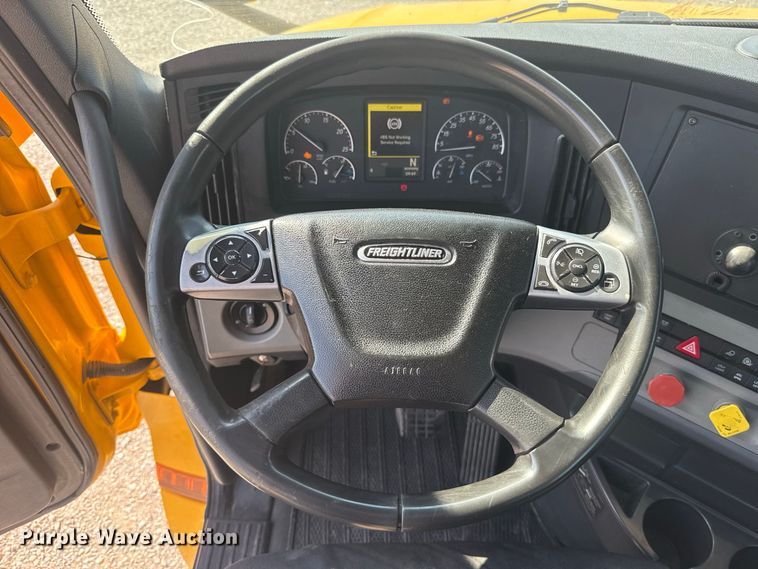 image for item FC4141 2021 Freightliner Cascadia 126 semi truck