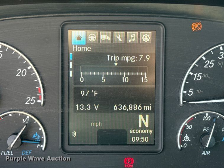 image for item FC4141 2021 Freightliner Cascadia 126 semi truck