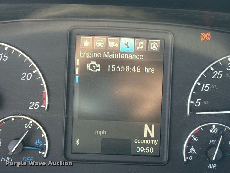 image for item FC4141 2021 Freightliner Cascadia 126 semi truck