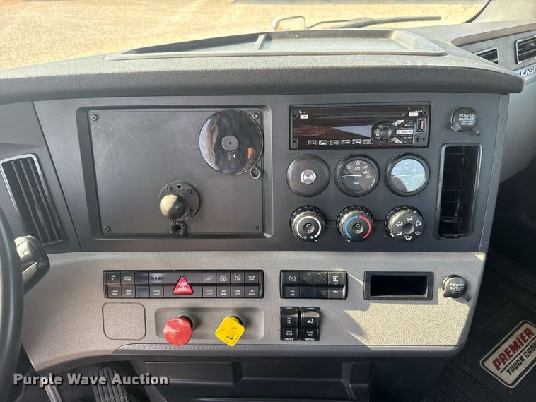 image for item FC4141 2021 Freightliner Cascadia 126 semi truck