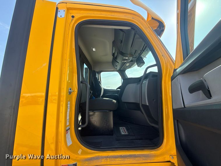 image for item FC4141 2021 Freightliner Cascadia 126 semi truck