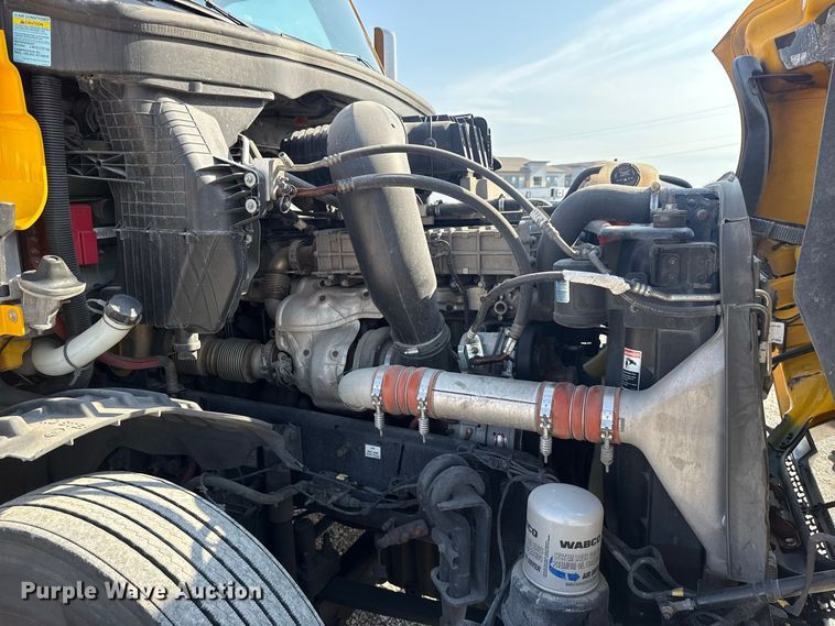 image for item FC4141 2021 Freightliner Cascadia 126 semi truck