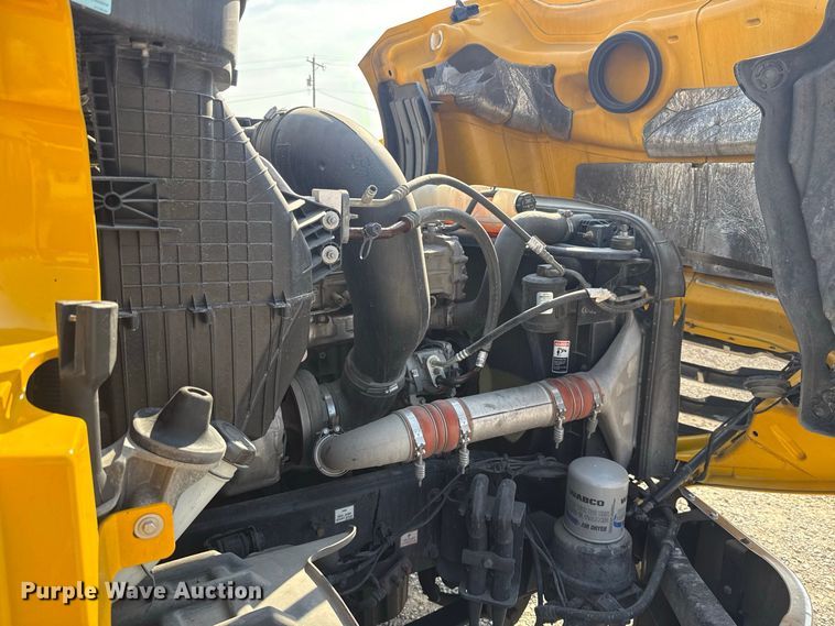 image for item FC4141 2021 Freightliner Cascadia 126 semi truck
