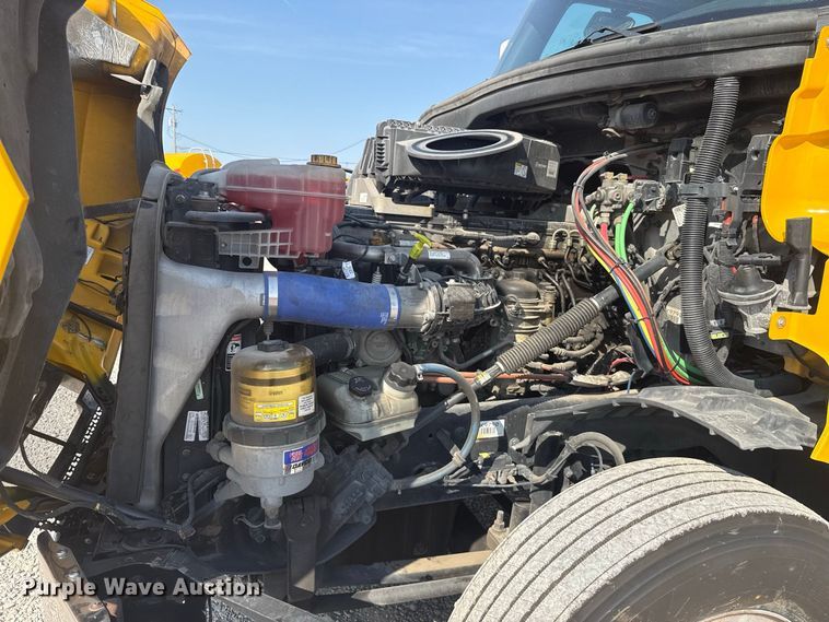 image for item FC4141 2021 Freightliner Cascadia 126 semi truck