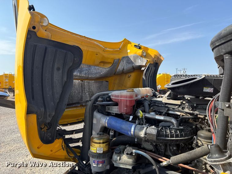 image for item FC4141 2021 Freightliner Cascadia 126 semi truck