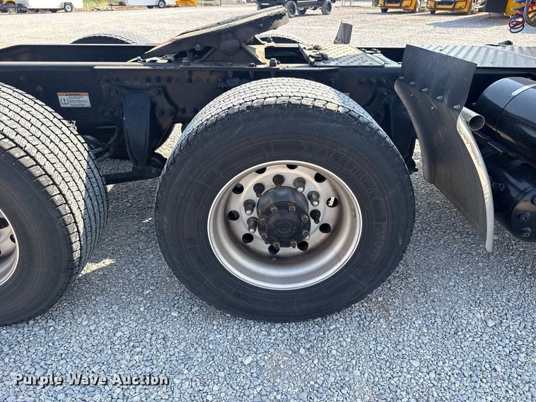 image for item FC4141 2021 Freightliner Cascadia 126 semi truck