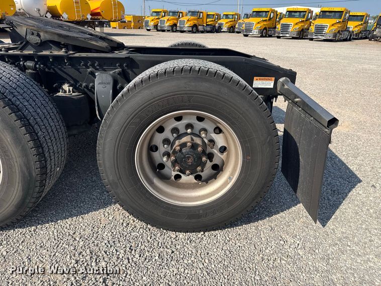 image for item FC4141 2021 Freightliner Cascadia 126 semi truck