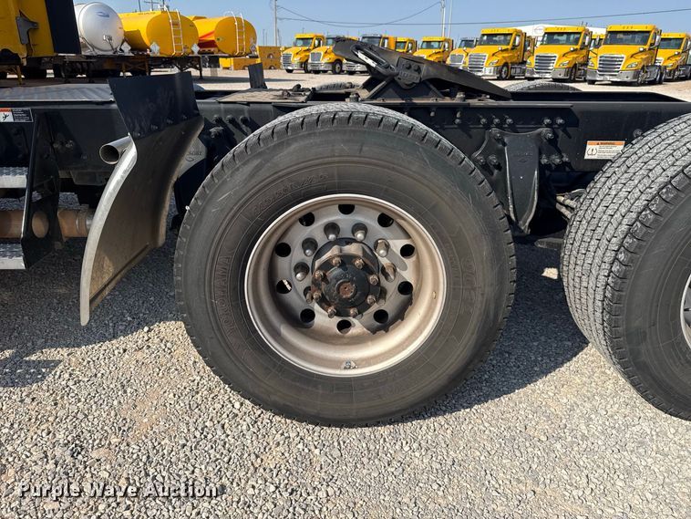 image for item FC4141 2021 Freightliner Cascadia 126 semi truck