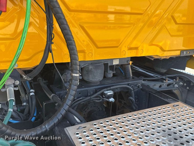 image for item FC4142 2023 International LT625 semi truck