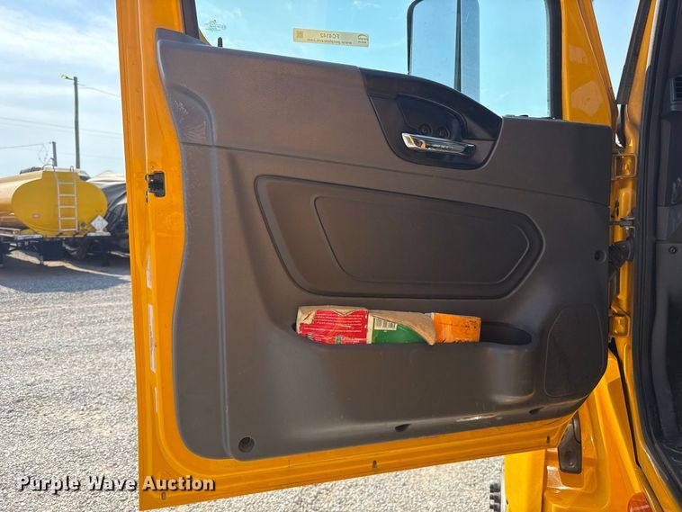 image for item FC4142 2023 International LT625 semi truck
