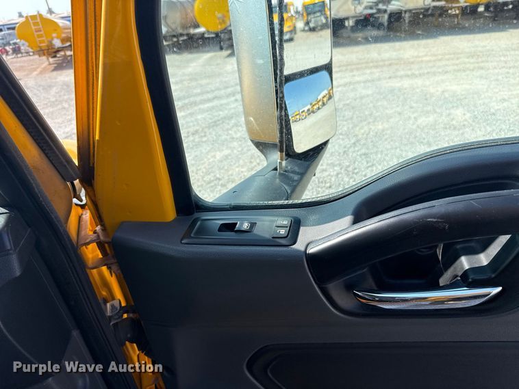 image for item FC4142 2023 International LT625 semi truck