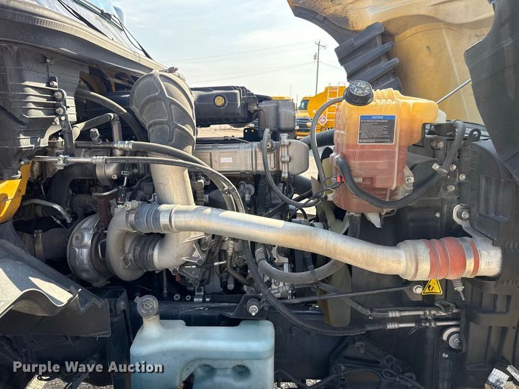 image for item FC4142 2023 International LT625 semi truck