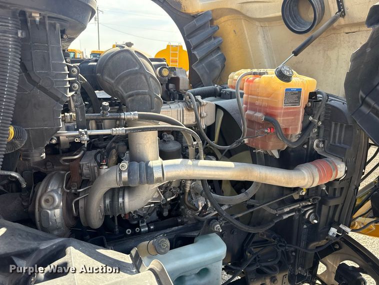 image for item FC4142 2023 International LT625 semi truck