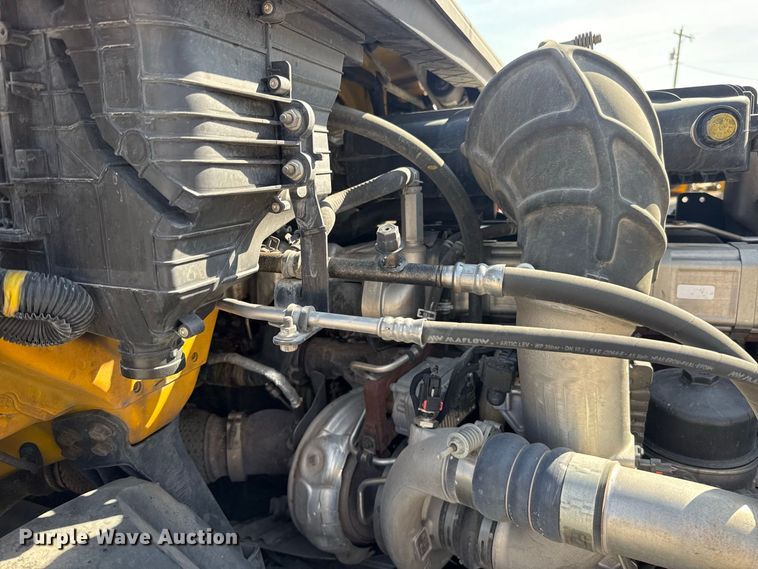 image for item FC4142 2023 International LT625 semi truck