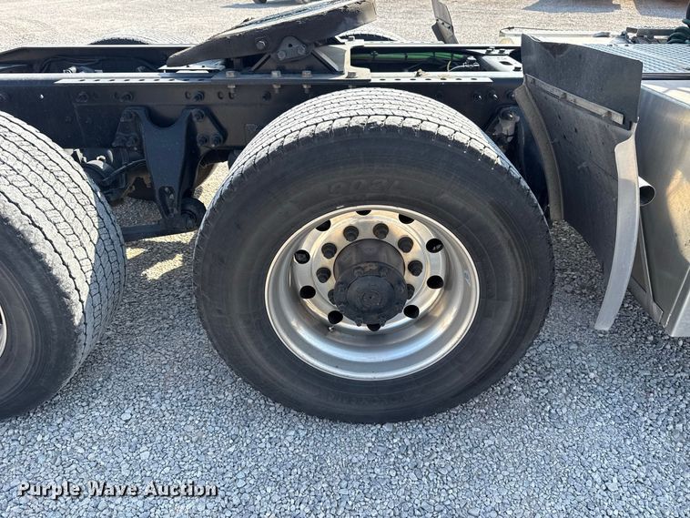 image for item FC4142 2023 International LT625 semi truck