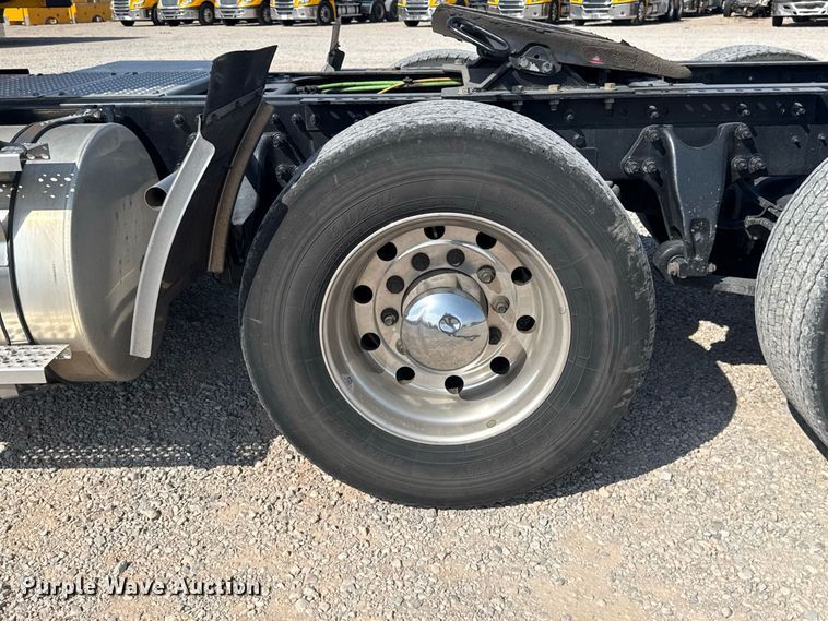 image for item FC4142 2023 International LT625 semi truck